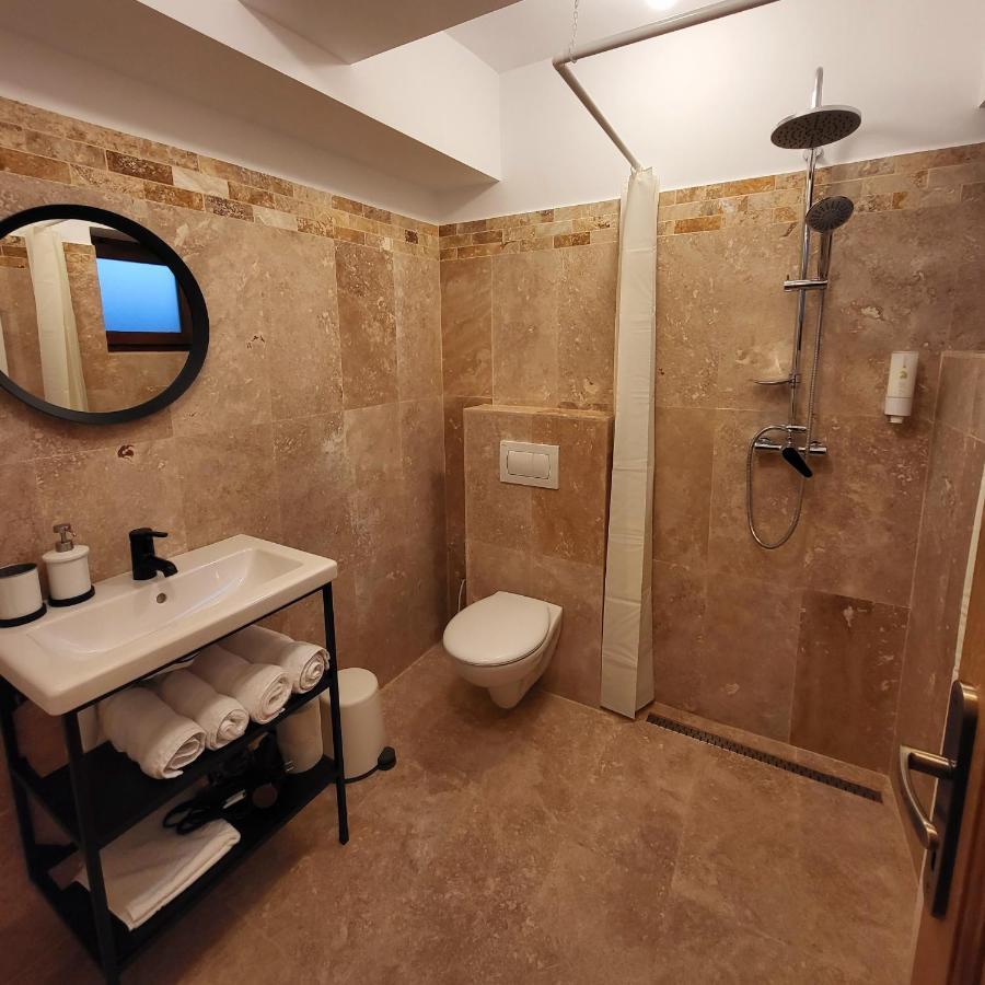 Old Town Apartament Apartment Targoviste Bagian luar foto