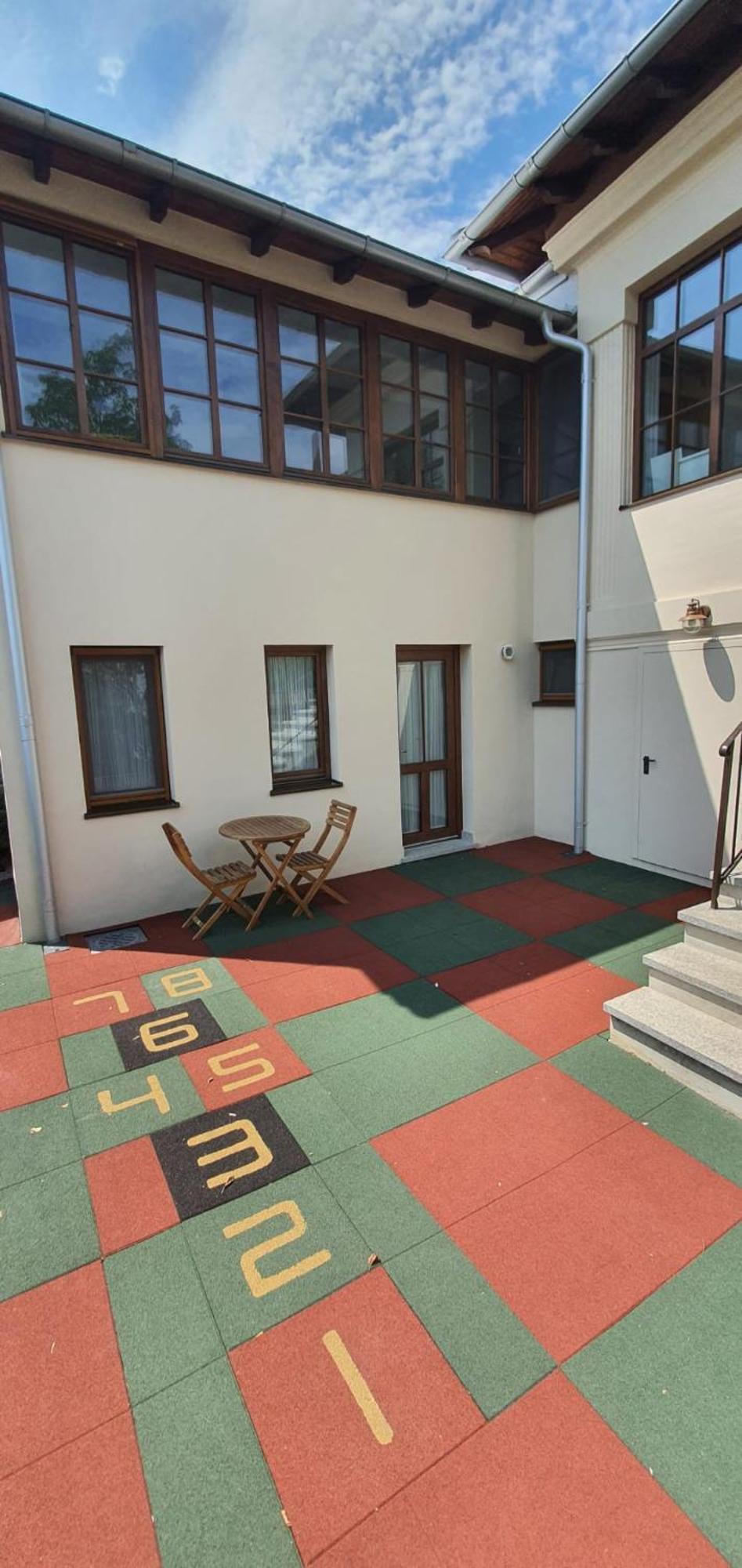 Old Town Apartament Apartment Targoviste Bagian luar foto