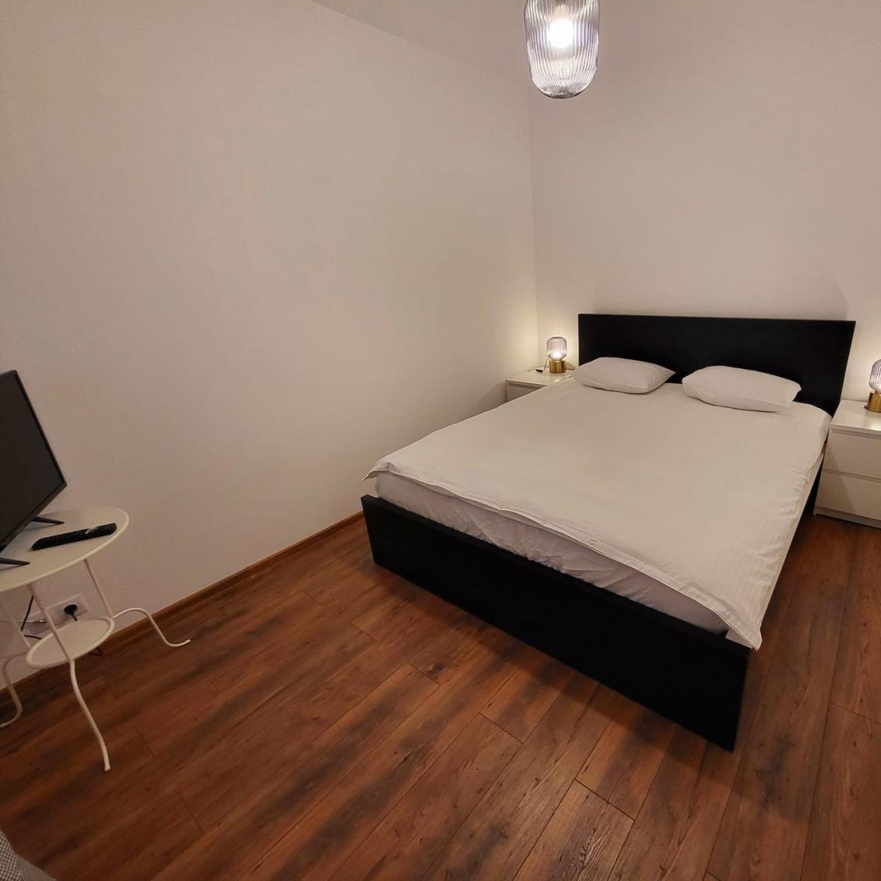 Old Town Apartament Apartment Targoviste Bagian luar foto