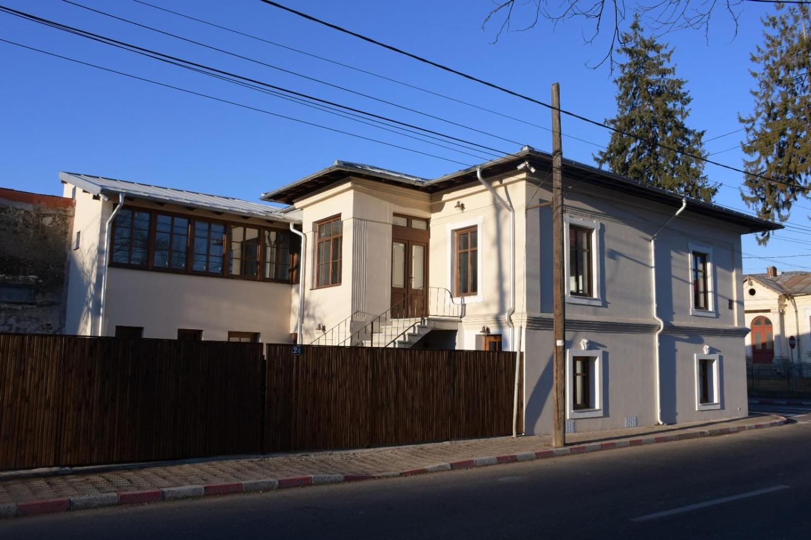 Old Town Apartament Apartment Targoviste Bagian luar foto