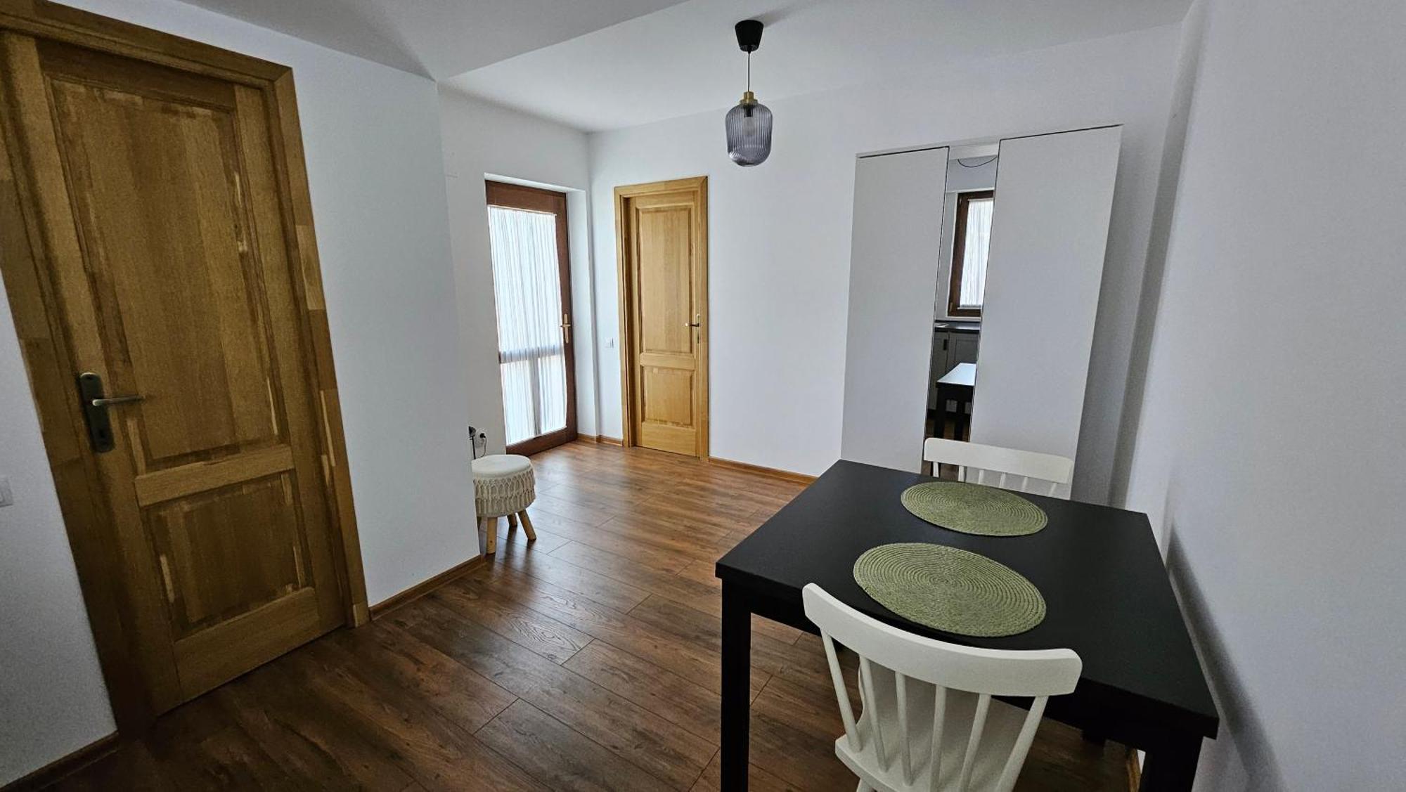 Old Town Apartament Apartment Targoviste Bagian luar foto