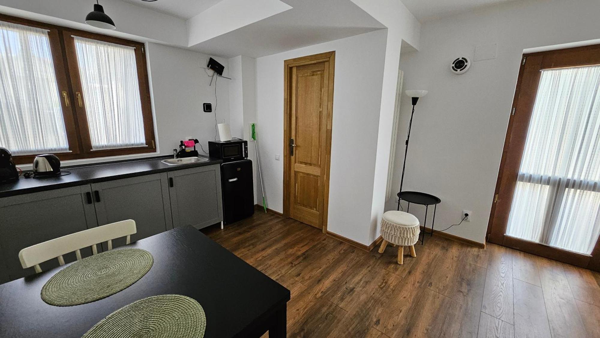 Old Town Apartament Apartment Targoviste Bagian luar foto