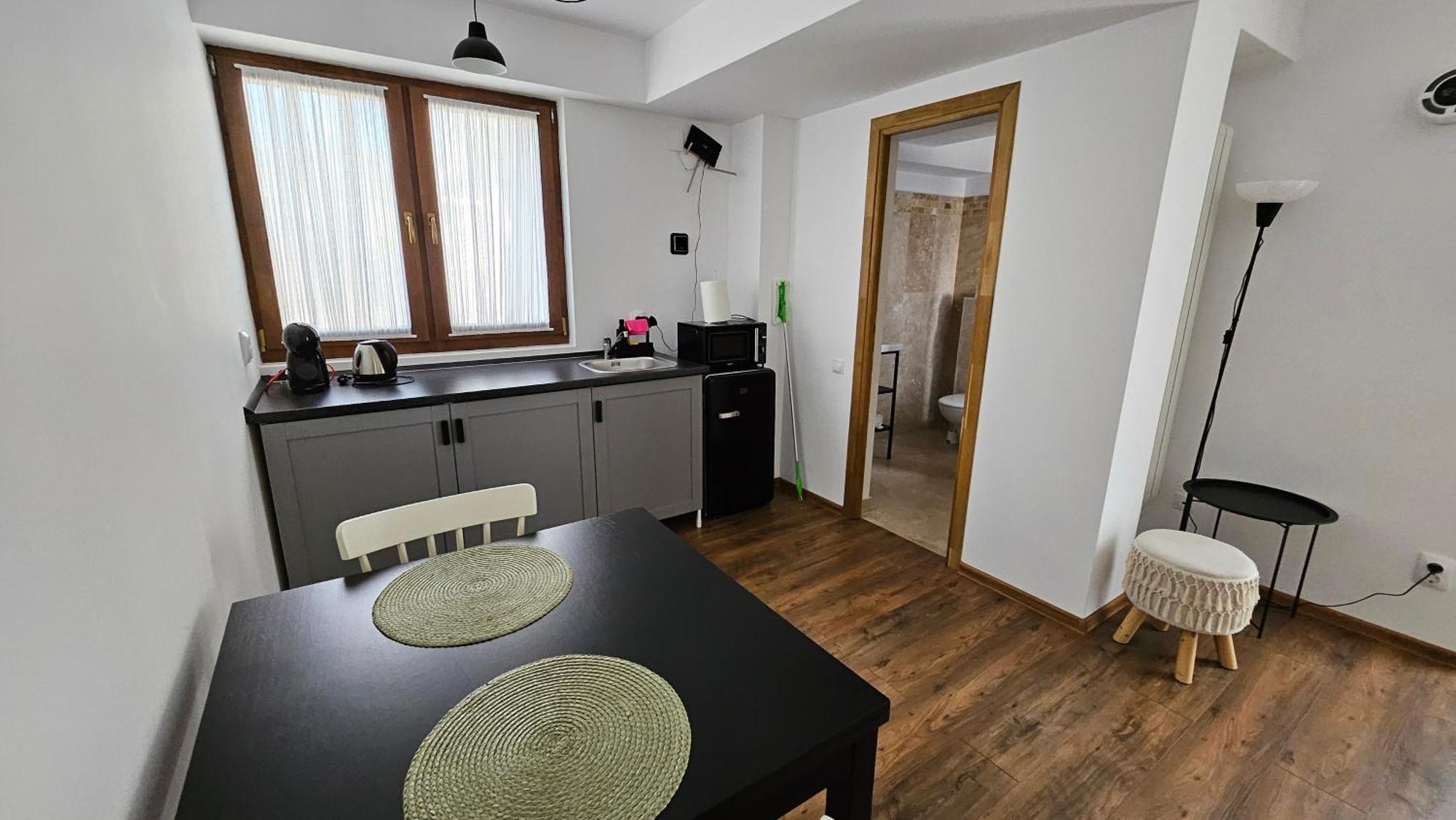 Old Town Apartament Apartment Targoviste Bagian luar foto